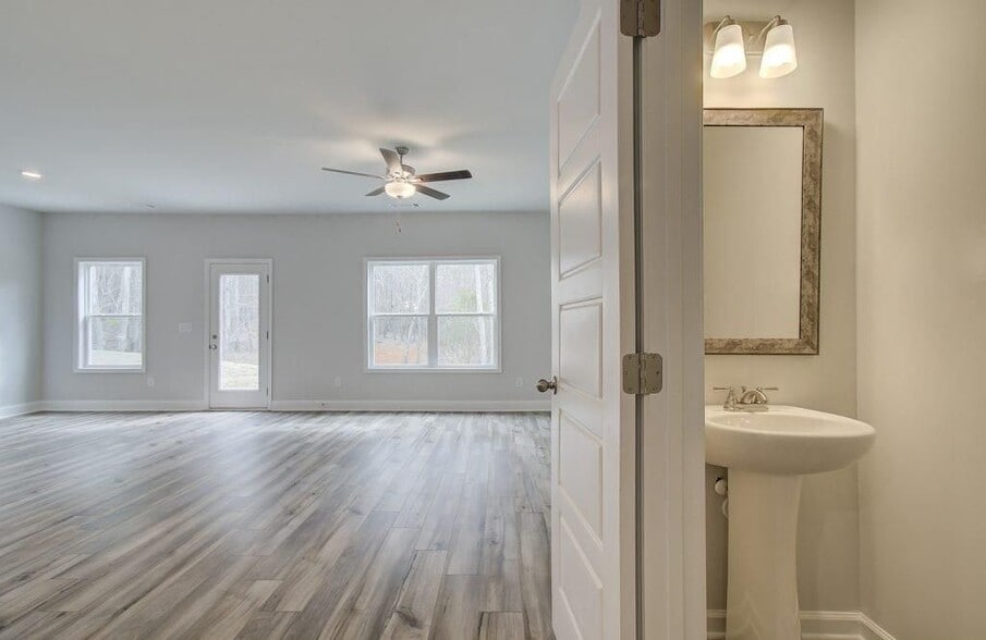 Building Photo - 3230 Westgate Park Dr