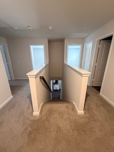 Building Photo - 706 Common Widgeon Way