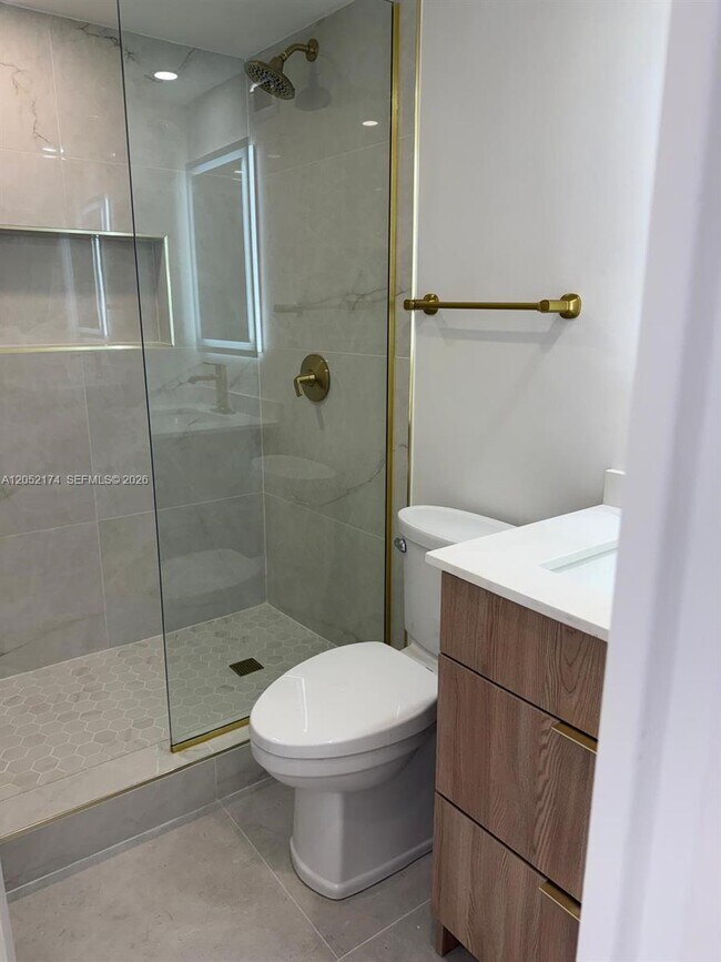 Building Photo - 999 Brickell Bay Dr