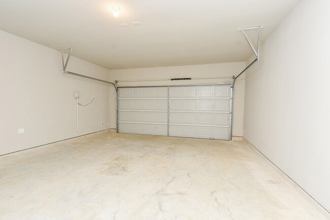 Building Photo - 14042 Chinook Dr