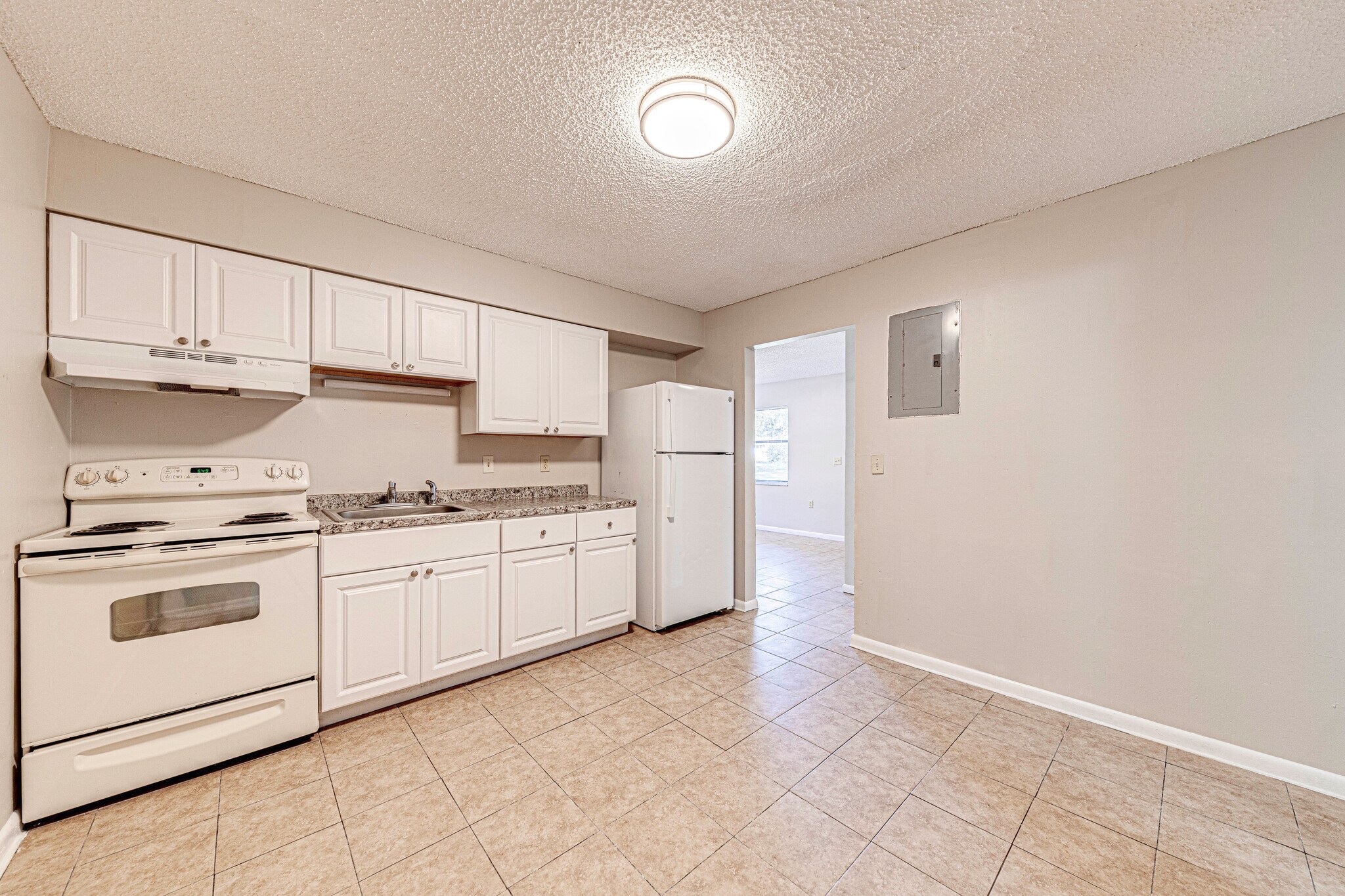 Building Photo - 415 NE 11th Ave