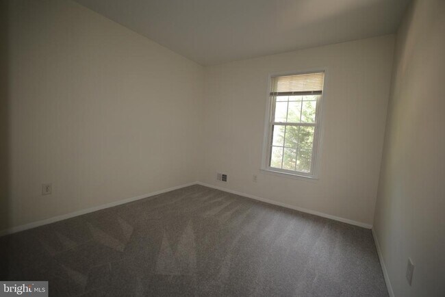 Building Photo - 2400 Ansdel Ct