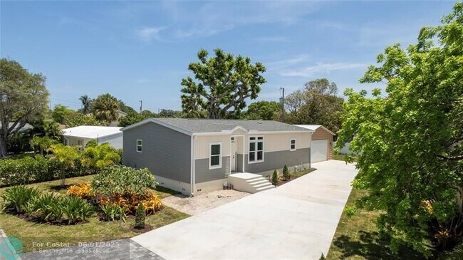 Building Photo - 1757 12th Ct N