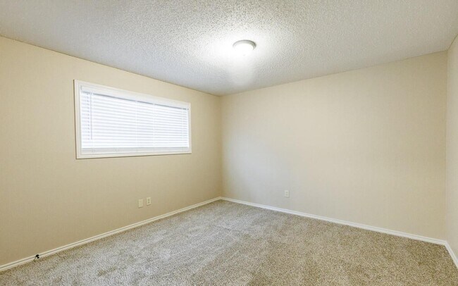 Building Photo - 3406 65th Dr