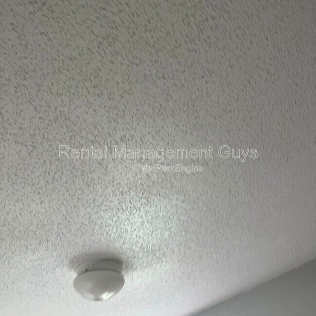 Building Photo - 2110 Fremont Ave N