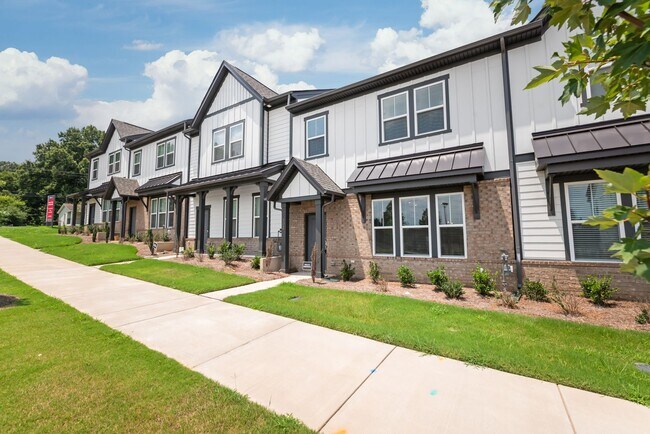 Building Photo - 302 Silver Fleet Dr
