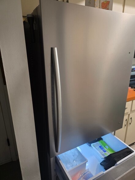 Ice maker!! - 10501 Lake Vista Dr