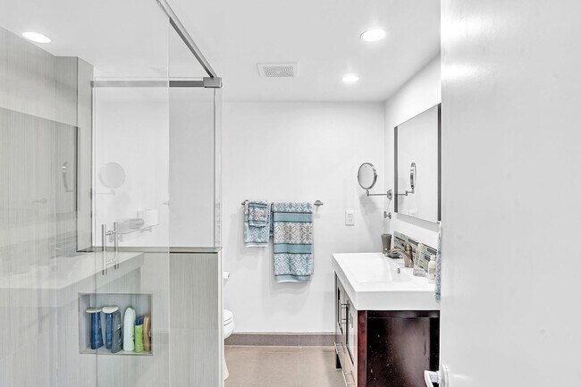 Building Photo - 525 N Ocean Blvd