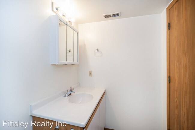 Building Photo - 2 br, 2 bath Apartment - 735 Fotis Drive
