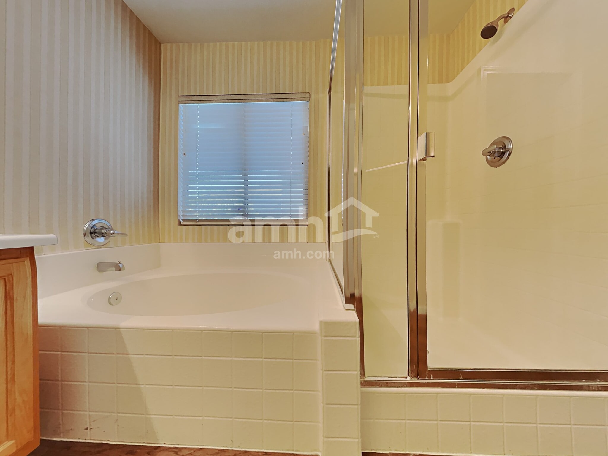 Building Photo - 2716 Peekskill Ave