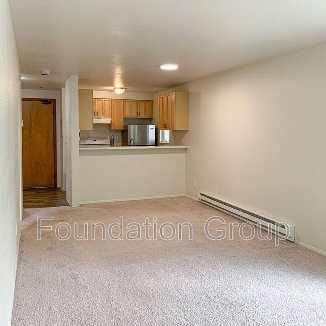 Building Photo - 916 N 104th St