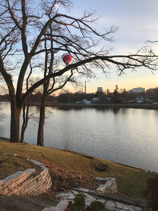 Building Photo - 1 Bed, 1 Bath Home on Silver Lake Available For Rent