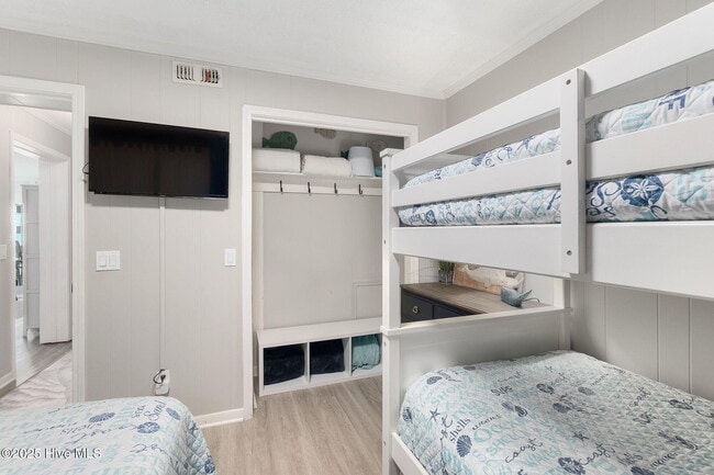 Building Photo - 301 Commerce Way
