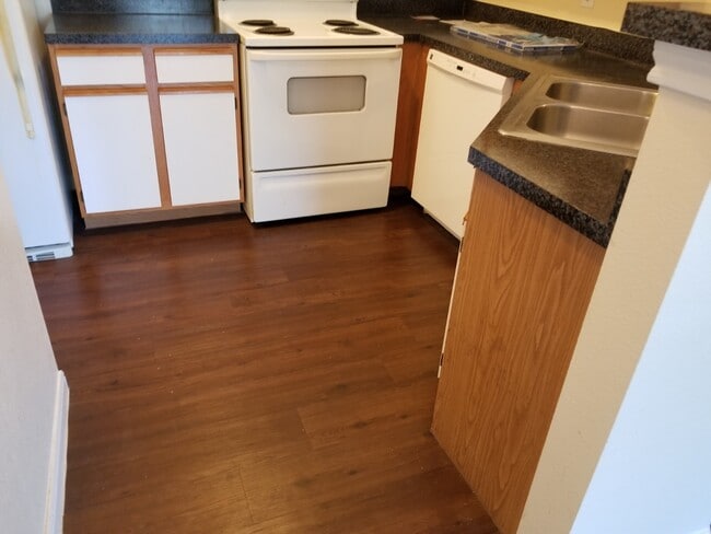 Building Photo - 2320 Gracy Farms Ln