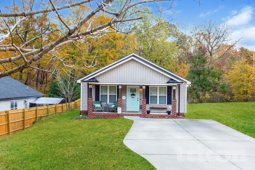 Primary Photo - 340 Belvedere Dr NW