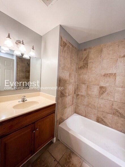 Building Photo - 7900 Hunter's Crossing