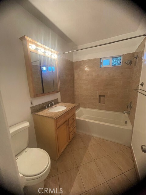 Building Photo - 5901 woodman Ave