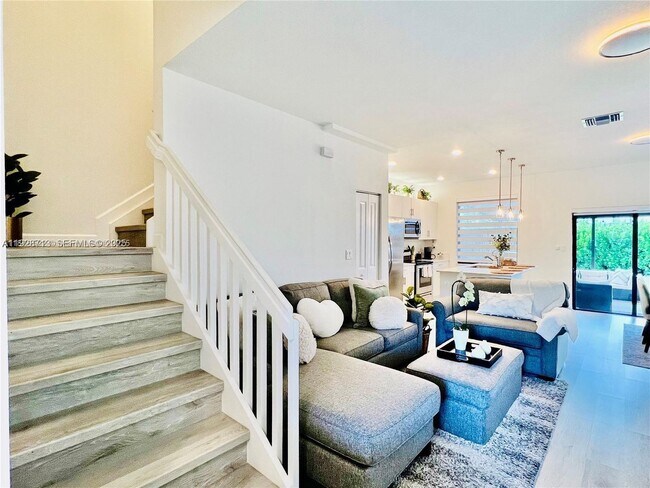 Building Photo - 25532 SW 108th Ave