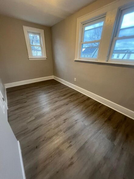Building Photo - 48 Hopkins Pl