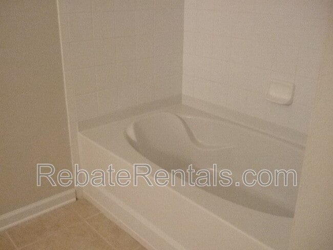 Building Photo - 7002 Roundleaf Dr