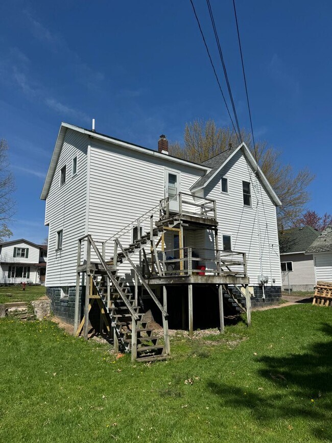 Building Photo - 605 N State St