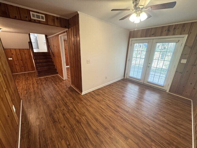 Building Photo - 5br home off S. Milledge For Rent