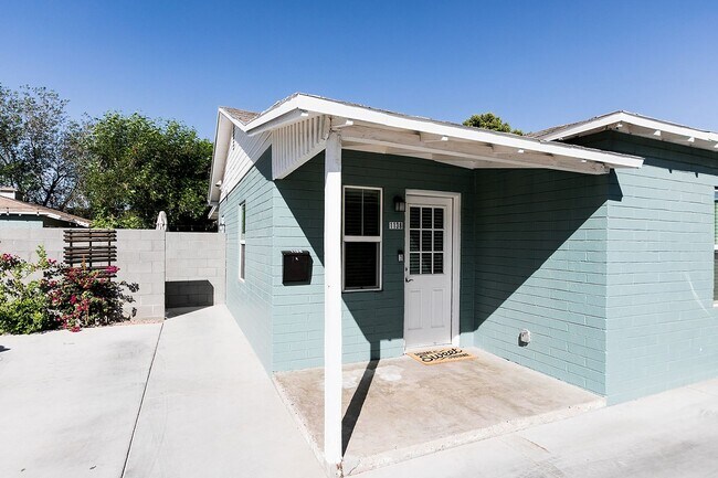 Building Photo - 1 Bed | 1 Bath -  Bungalow Style Unit