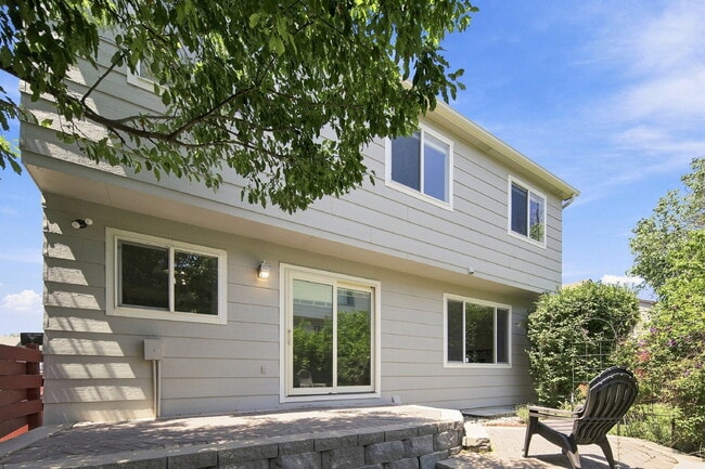 Building Photo - $2,845.95, 6-bed, 3.5-bath located in Colorado Springs with a fenced backyard.