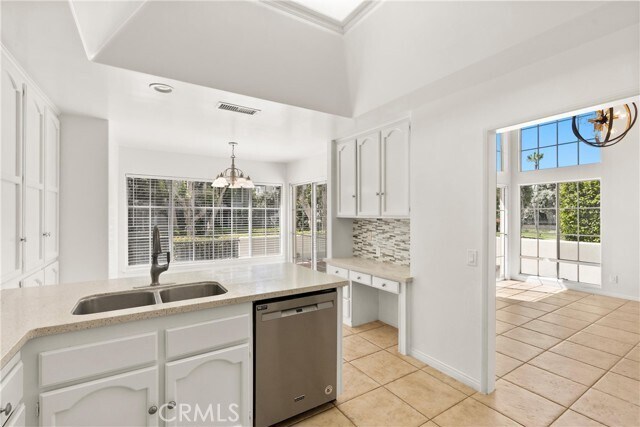 Building Photo - 6042 Shadowbrook Cir