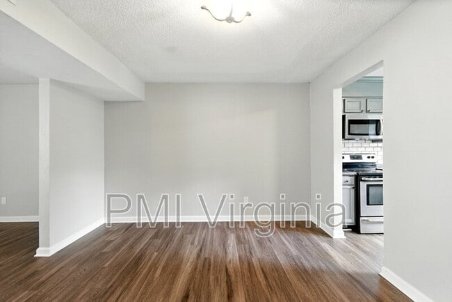 Building Photo - 731 Stanwix Square
