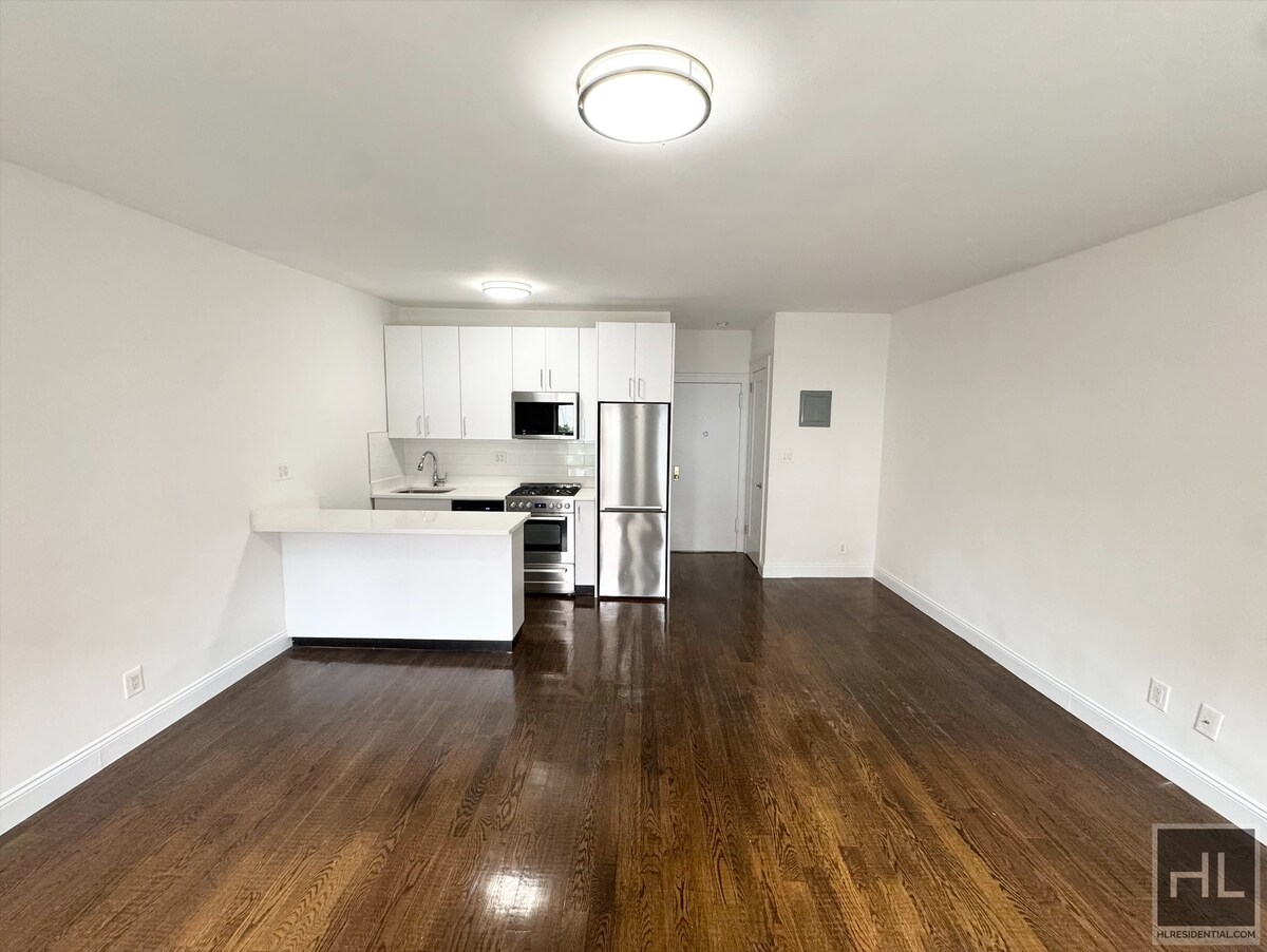 Building Photo - EAST 65 STREET
