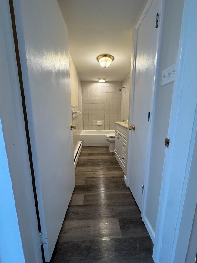 Building Photo - 105 E Railroad St