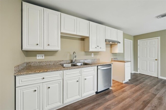 Building Photo - 3615 Seabrook St