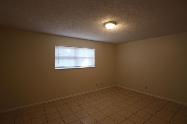 Building Photo - Spacious 3-Bedroom Home in South Tyler – A...
