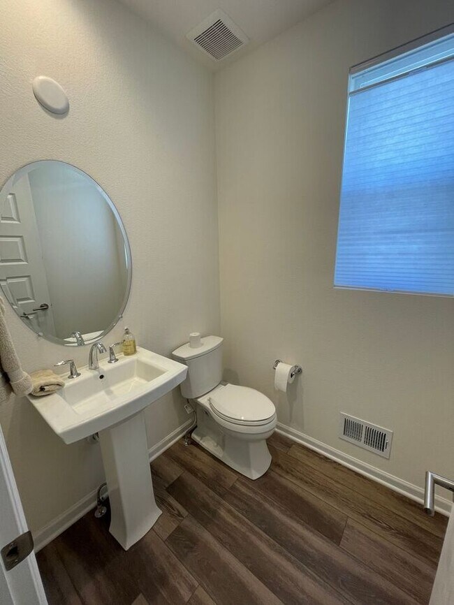 Building Photo - Gorgeous 4 Bed 2.5 Bath New Build in Timnath!