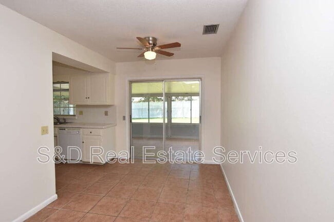 Building Photo - 204 Chaucer Ln