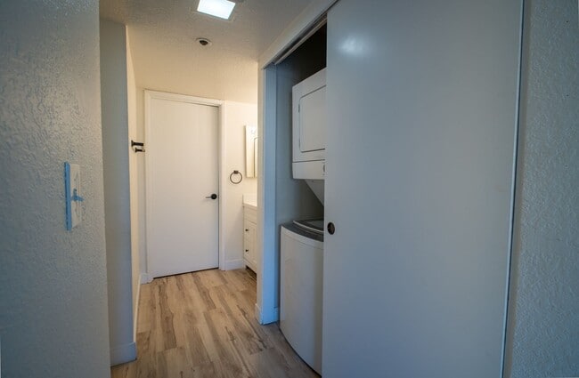 Building Photo - 1019 Dornajo Way