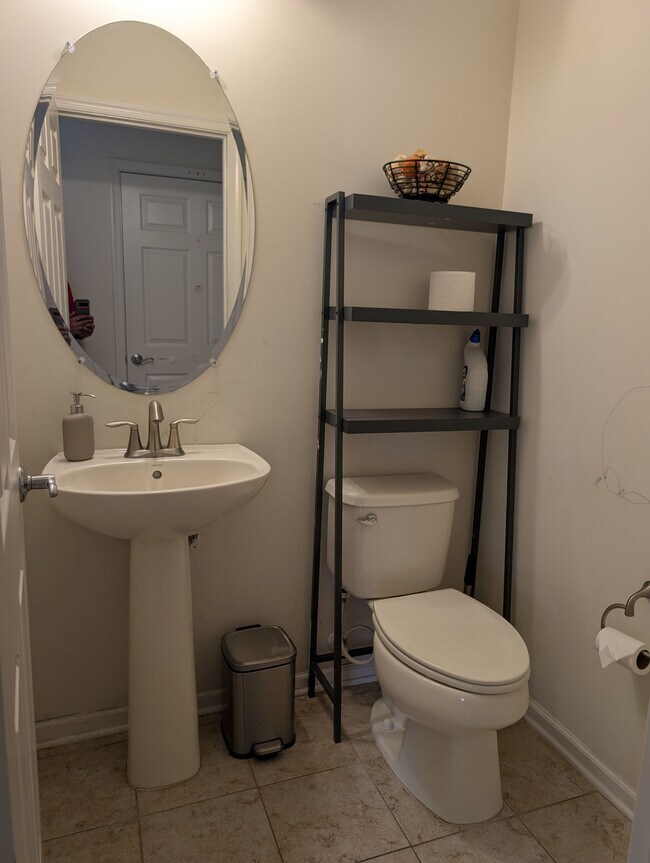 Building Photo - 60 Andrews Way