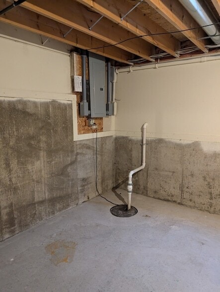 Building Photo - 709 Burgess Dr