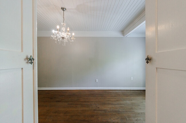 Building Photo - 2311 Pembrook Pl NE