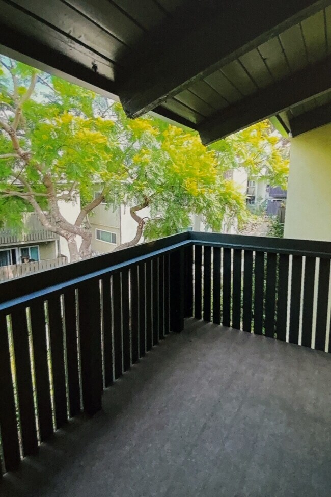 Balcony - 5001 Stoney Creek Rd