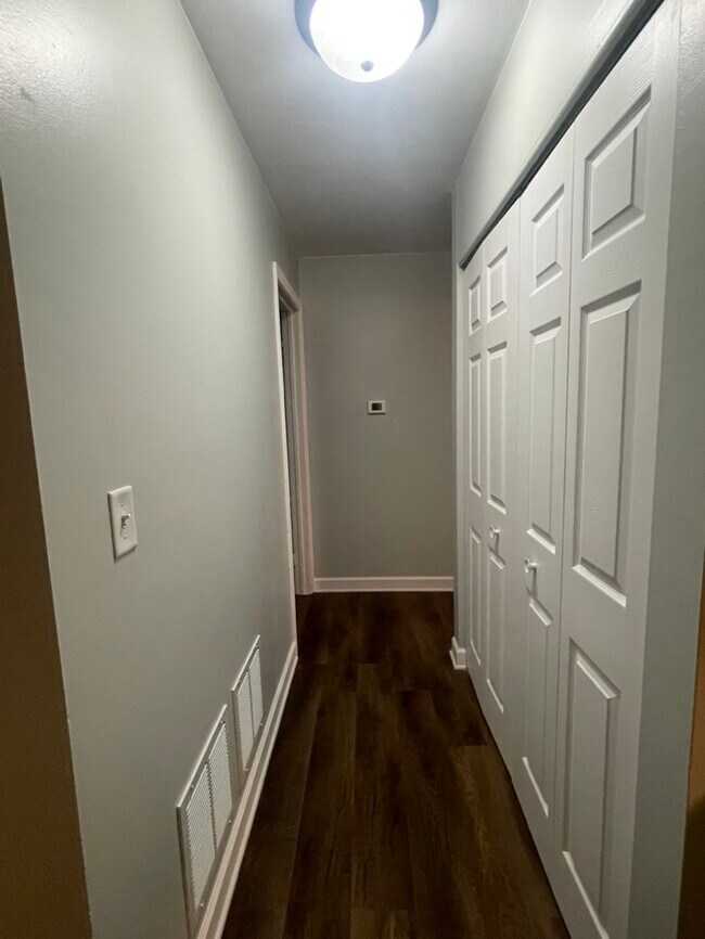 Building Photo - 533 Darlene Ln