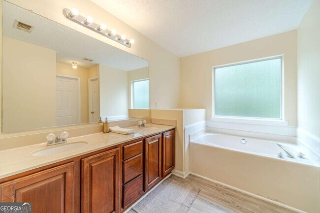 Building Photo - 4201 Crestside Ridge SW