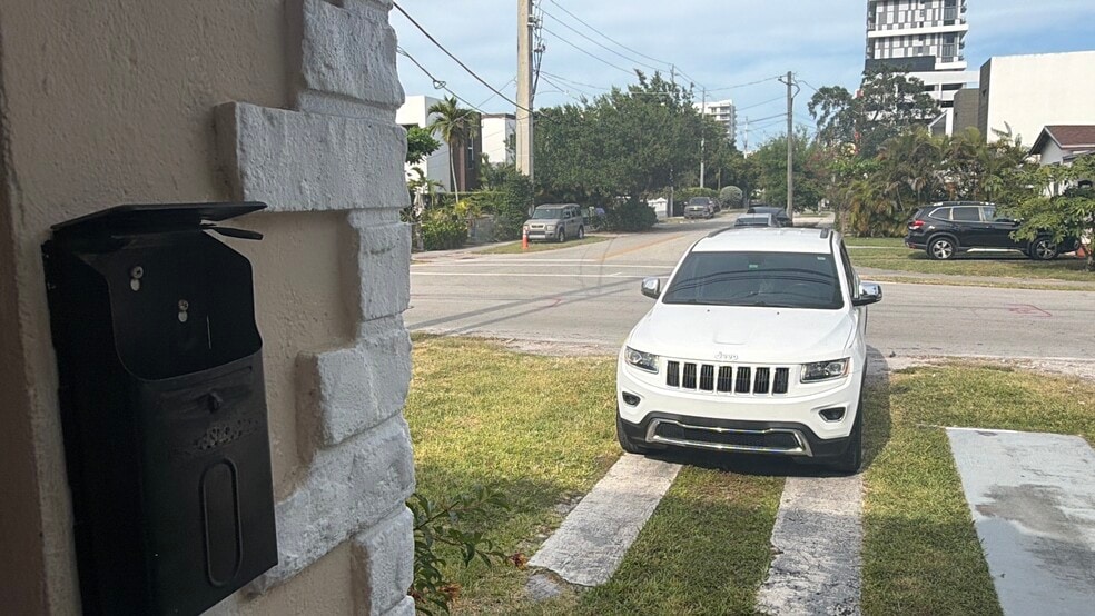 Parking - 2770 SW 30th Ave