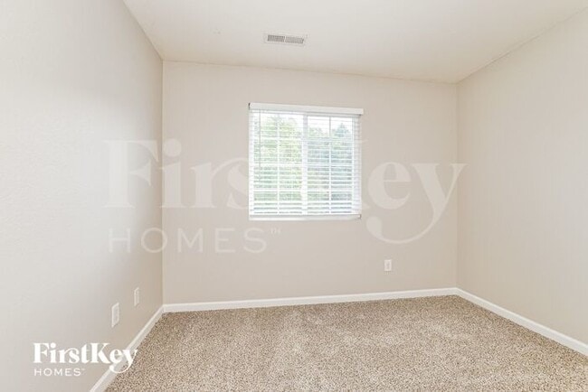 Building Photo - 304 Walnut Crossing Dr