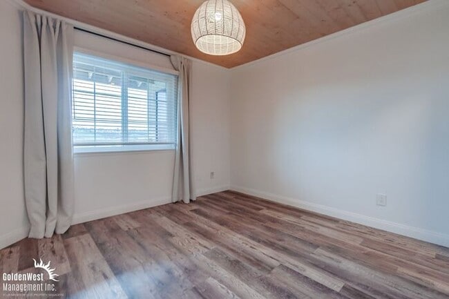 Building Photo - Elegant 1Bdm 1Ba Condo with Balcony, Garag...