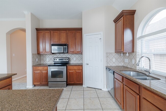 Building Photo - 24207 Yelverton Glen Dr