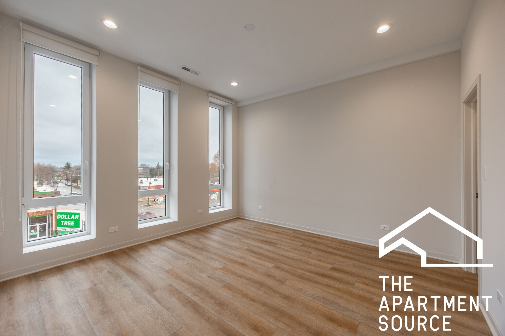 Building Photo - 3207 N Narragansett Ave