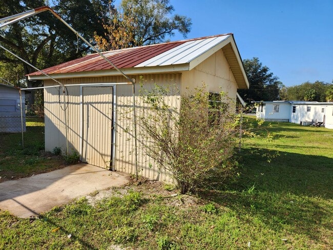 Building Photo - Discounted rent!.. 2 Bed 1 Bath Loaded with XTRA features!