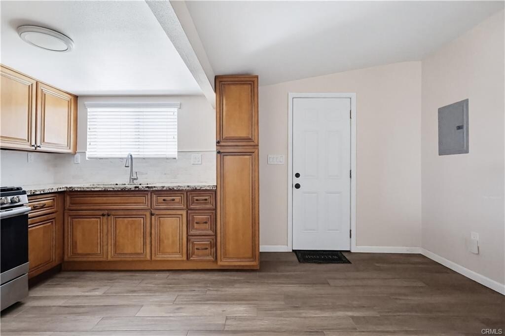 Building Photo - 1033 E 57th St